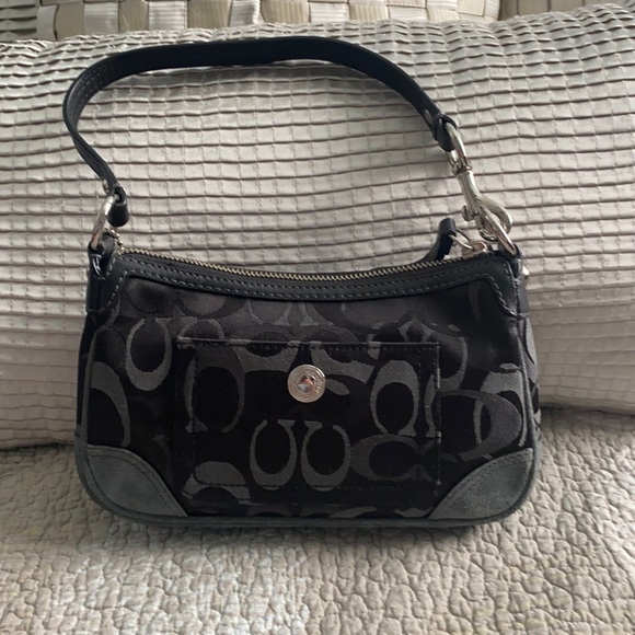 Coach Handbags - Small Coach Chelsea Optic Purse